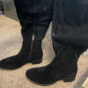 Born Cricket Pull-on boots NEW in box Suede